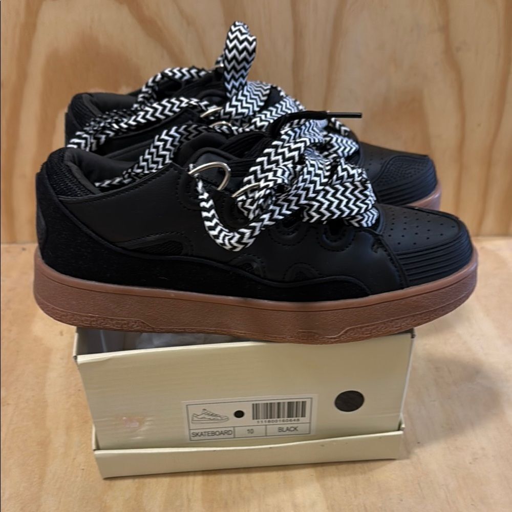 Abata leather sneakers Women’s size 10
Brand New